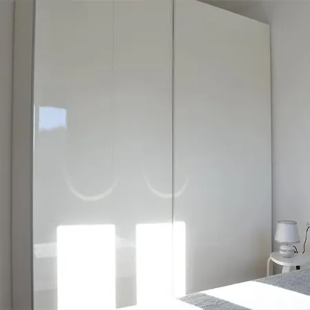 Mia *